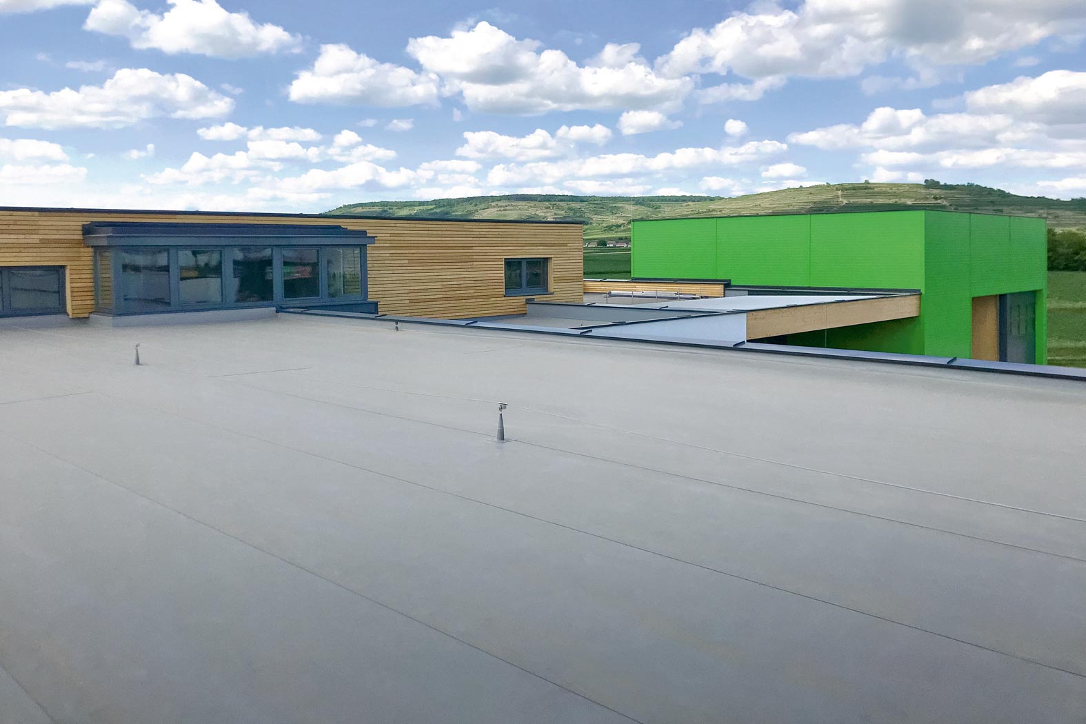 Allesdach Bedachungsgroßhandel Dachbaustoffe Steiermark Österreich Flachdach Rhepanol dauerhaft Hagelschlagbeständig Neubau und Sanierung